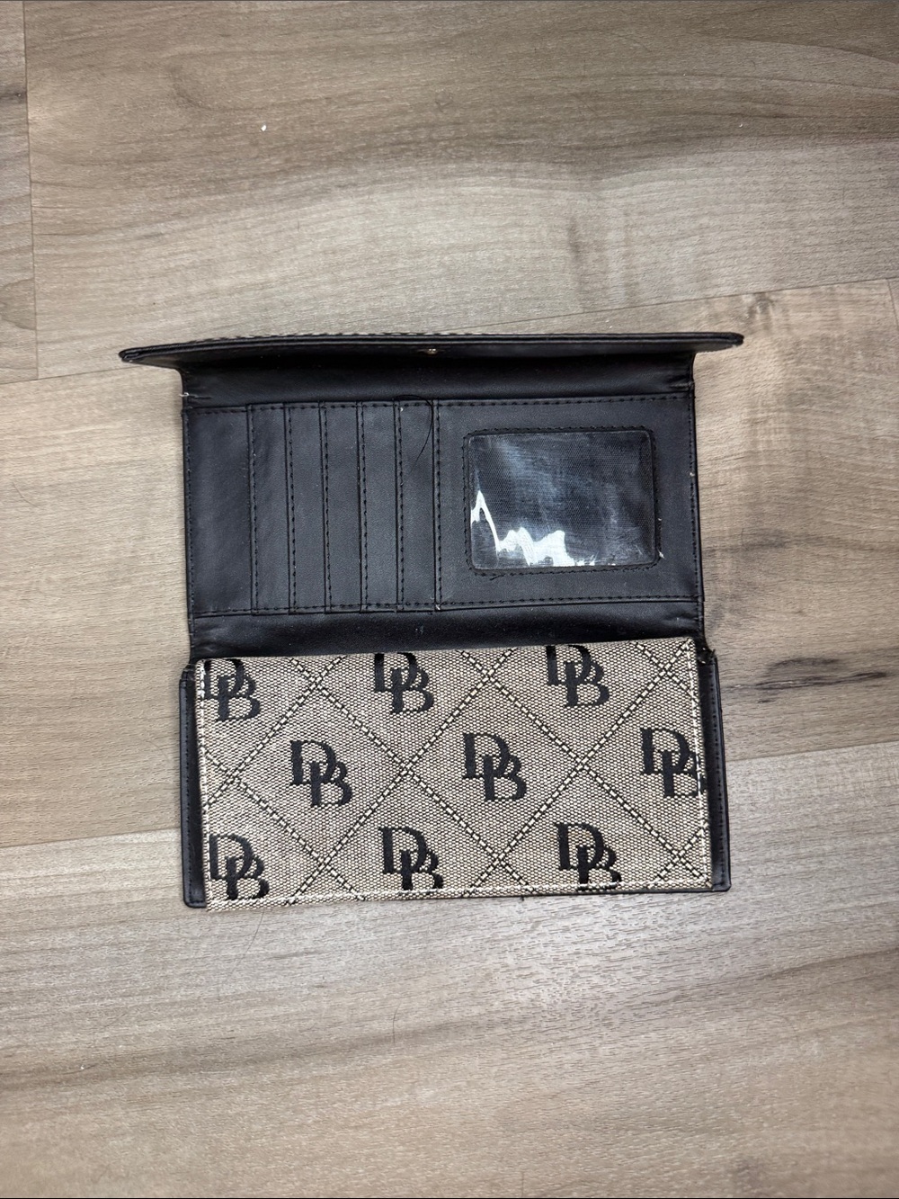 Dooney & Bourke Tan and Black Signature Continental Wallet. NWOT - Picture 4 of 7